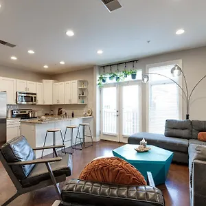  Apartment With Balcony Close To Broadway